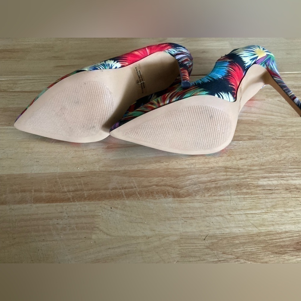 Shoe Republic LA colorful heels in size 9 with an approx 4 1/2 in heel - Picture 7 of 8
